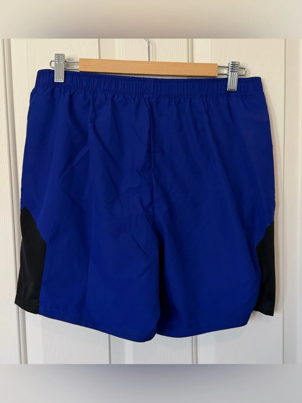The North Face men’s flash dry shortRoyal Blue- inside lining